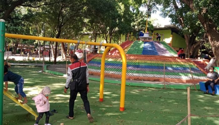Taman Kebon Rojo, Tempat Pilihan Liburan Gratis Nan Asri di Tengah Kota Jombang