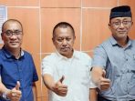 Ketua PWI Jatim Lutfil Hakim, Ketua Panitia Eko Pamuji dan Sokip Sekretaris Panitia HPN Jatim 2024.