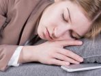 tidur dekat hp