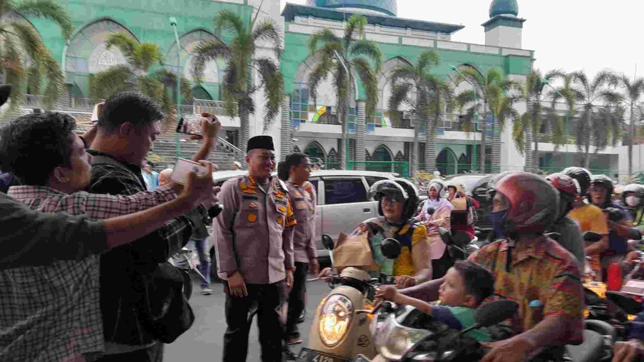 2103 Naskah Peristiwa Banyuwangi Polresta Bagi Ribuan Takjil