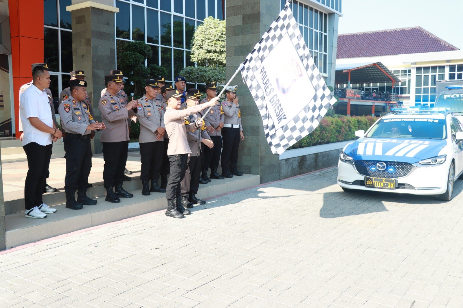 Polres Gresik Kirim Bantuan untuk Korban Banjir di Jawa Tengah 1 97045af8 e27e 4e8d b906 c342cb4f9104