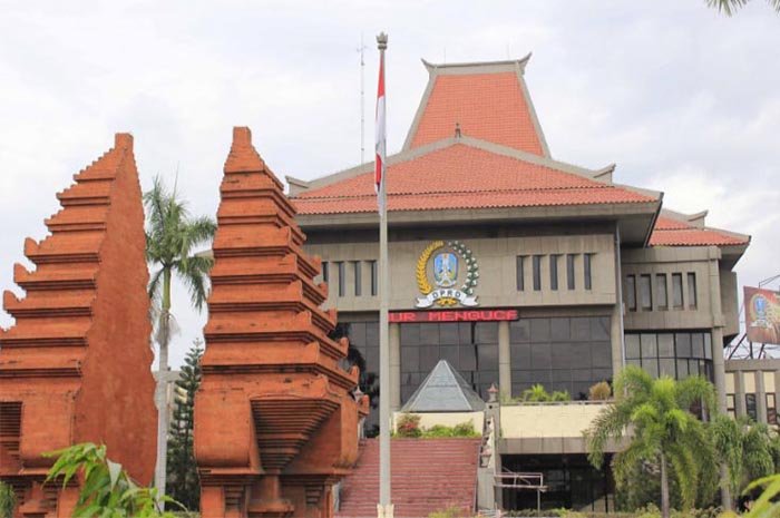 GEDUNG DPRD JATIM