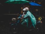 Berkendara saat hujan