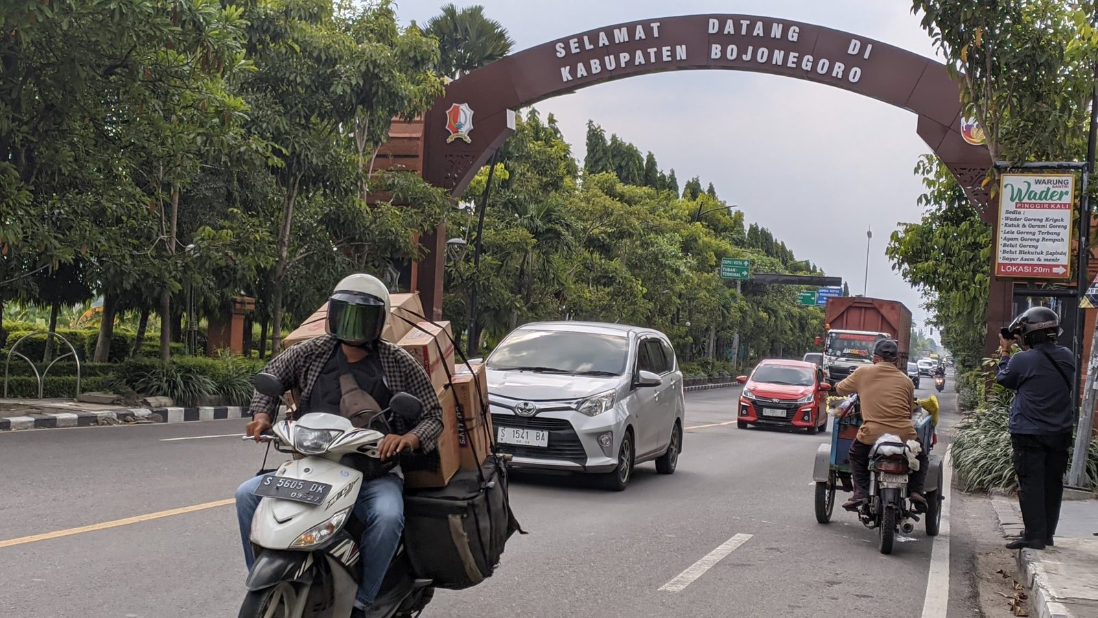 Jalur macet Jalur macet scaled