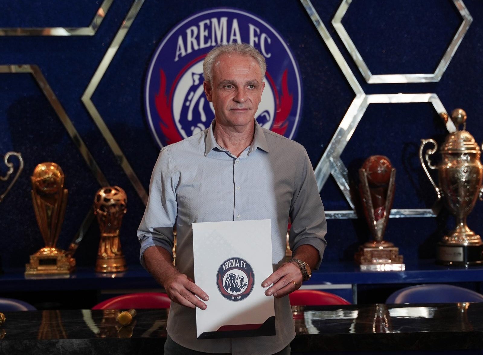 2506 Naskah Olahraga Arema FC Pelatih Baru