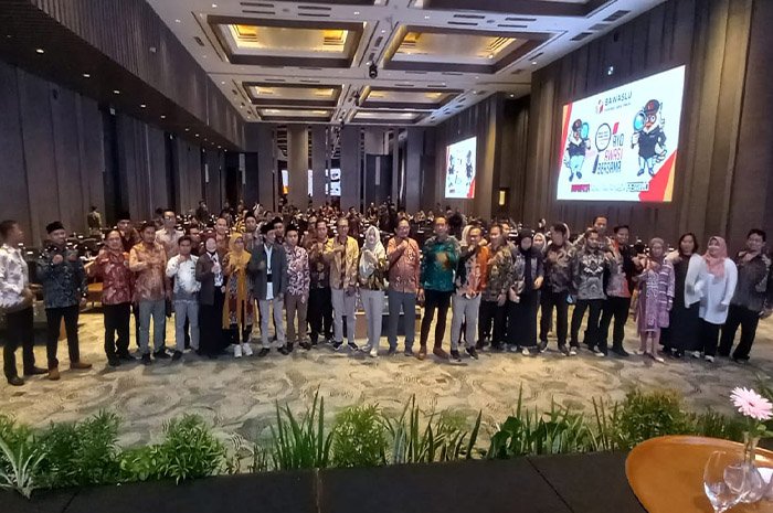 Pilkada 2024 Kian Dekat, Antisipasi Konflik Antarpendukung, Ingatkan Penyelenggara soal Keterbukaan Informasi 1 BAWASLU PROV JATIM