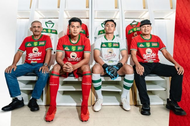 Perkenalkan 22 Pemain dan Jersey Alternate, Persebaya Siap Berkompetisi 1 0408 Naskah Olahraga Persebaya Launching Game 2 e1722790753766