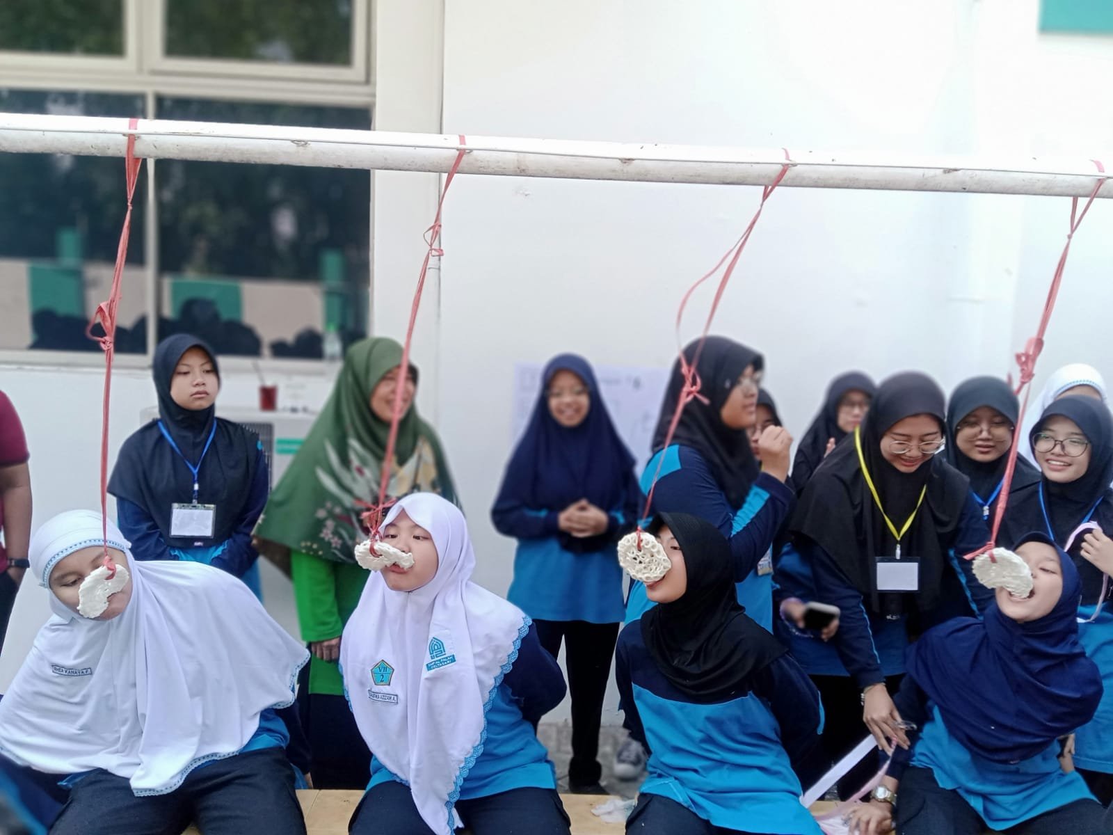 lomba makan kerupuk