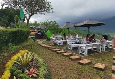 cafe trawas