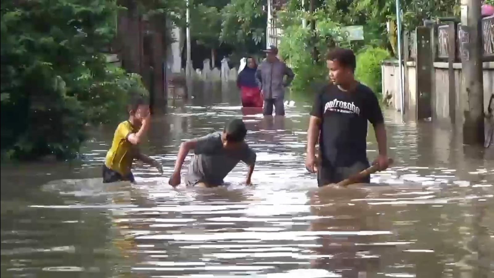 Hujan Sehari Semalam Pasuruan Terendam Banjir, Jalur Pantura Terdampak Luapan Sungai Welang 1 e08e3d29 fb53 4320 aaa1 c24cd3b521a7