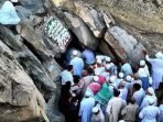 Gua Hira yang berada di Jabal Nur, tempat Nabi Muhammadi SAW menerima wahyu pertama. (Foto BPKH)