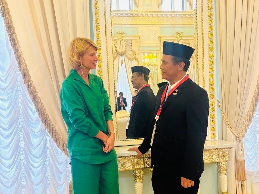 Menteri Pertanian Federasi Rusia, Oksana Nikolaevna Lut, secara resmi mengundang Menteri Pertanian Republik Indonesia (Mentan) Andi Amran Sulaiman. (Foto: Ist) WhatsApp Image 2025 06 19 at 22.56.43