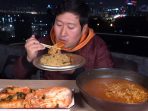 makan dengan tutup wadah