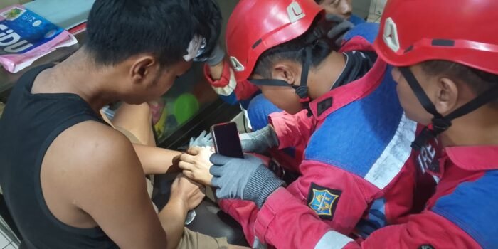 Bahkan Polisi pun Minta Bantuan Damkar Melepas Borgol Penjahat 1 3621e8ab cd02 4e40 b7d6 a3f1606dcf32