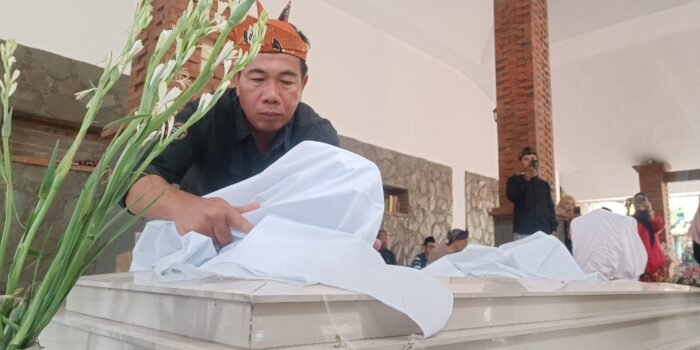 Tradisi Suroan Desa Prasung Sidoarjo, Arak-arakan Tumpeng hingga Bersihkan Makam 1 8ce1a5e3 12cb 45ef 8ff4 34163aeb37ef