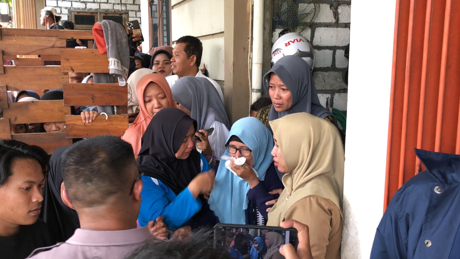 Suasana Rekonstruksi Pembunuhan di Imaan Gresik, Isak Tangis Keluarga Korban Tuntut Hukuman Mati 1 IMG 4564 scaled