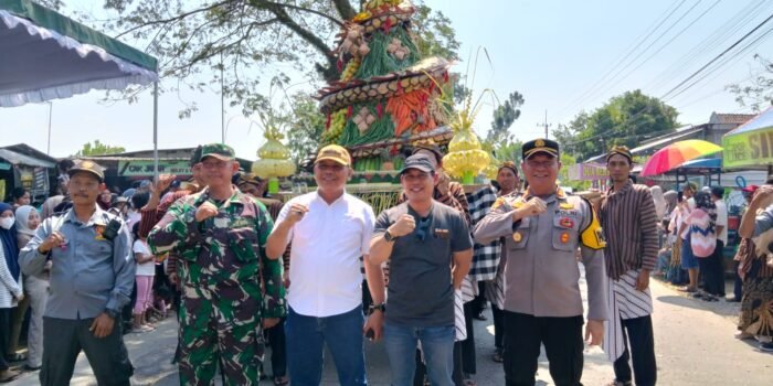 Politisi Golkar Apresiasi Kirab Tumpeng Lepet di Jombang: Dorong Identitas Lokal dan Geliat UMKM 1 WhatsApp Image 2025 07 20 at 2.08.43 PM