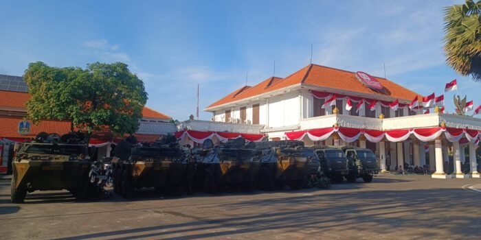 Patroli Skala Besar di Surabaya, Pangdam V/Brawijaya: Ini Rumah Besar Kita, Mari Jaga Bersama 1 8a627571 b412 4c35 8194 e4ca53821137
