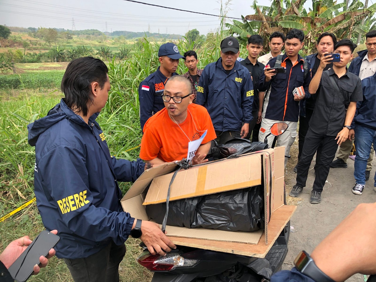 Tetiba Lampu Mati dan Bau Busuk Saat Rekonstruksi Pembunuhan Driver Ojol Wanita 1 IMG 5494 scaled