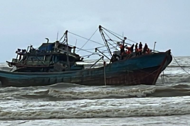 Kapal Terdampar