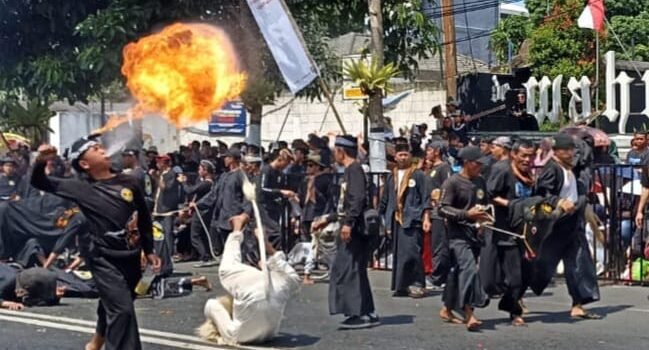 Parade Bantengan Nuswantara ke-17 Kota Batu Diwarnai Hadirnya Seniman Internasional 2 b833cca3 8b86 48e2 82eb 7e0438c2ab84