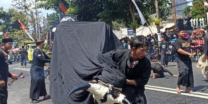 Parade Bantengan Nuswantara ke-17 Kota Batu Diwarnai Hadirnya Seniman Internasional 1 cece8ddd eca1 4e98 95b4 ebb27fc5bae7
