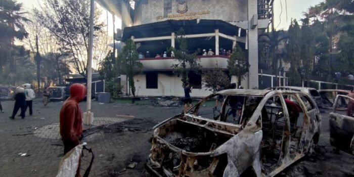 dprd mks usai terbakar drw
