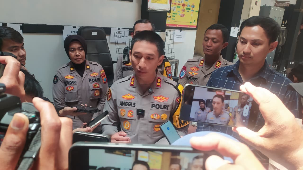 6f15893a fec2 4c96 933b fe9d9de388ba