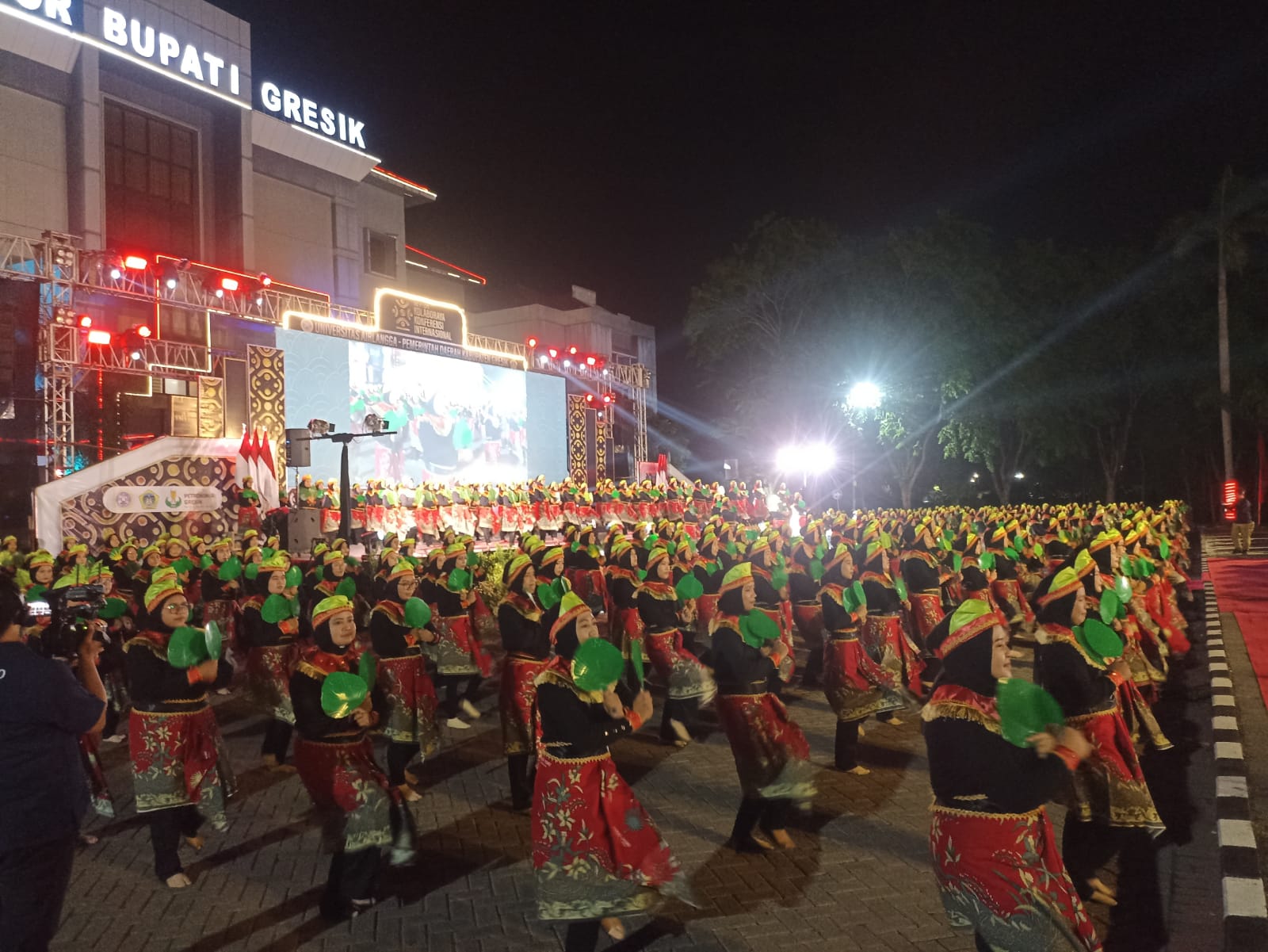 9b3806a9 311e 40df 8914 11ce4ee3a918