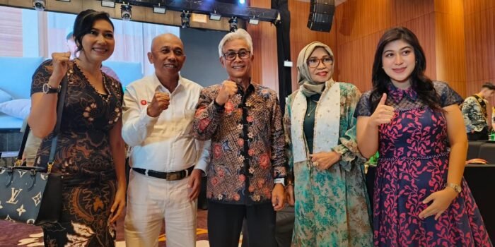 Dwi Soetjipto Raih 'Lifetime Achievement 2025 – A Best Leader', Apresiasi Kiprah KabarBaik.co di Usia ke-2 1 WhatsApp Image 2025 10 31 at 19.25.59