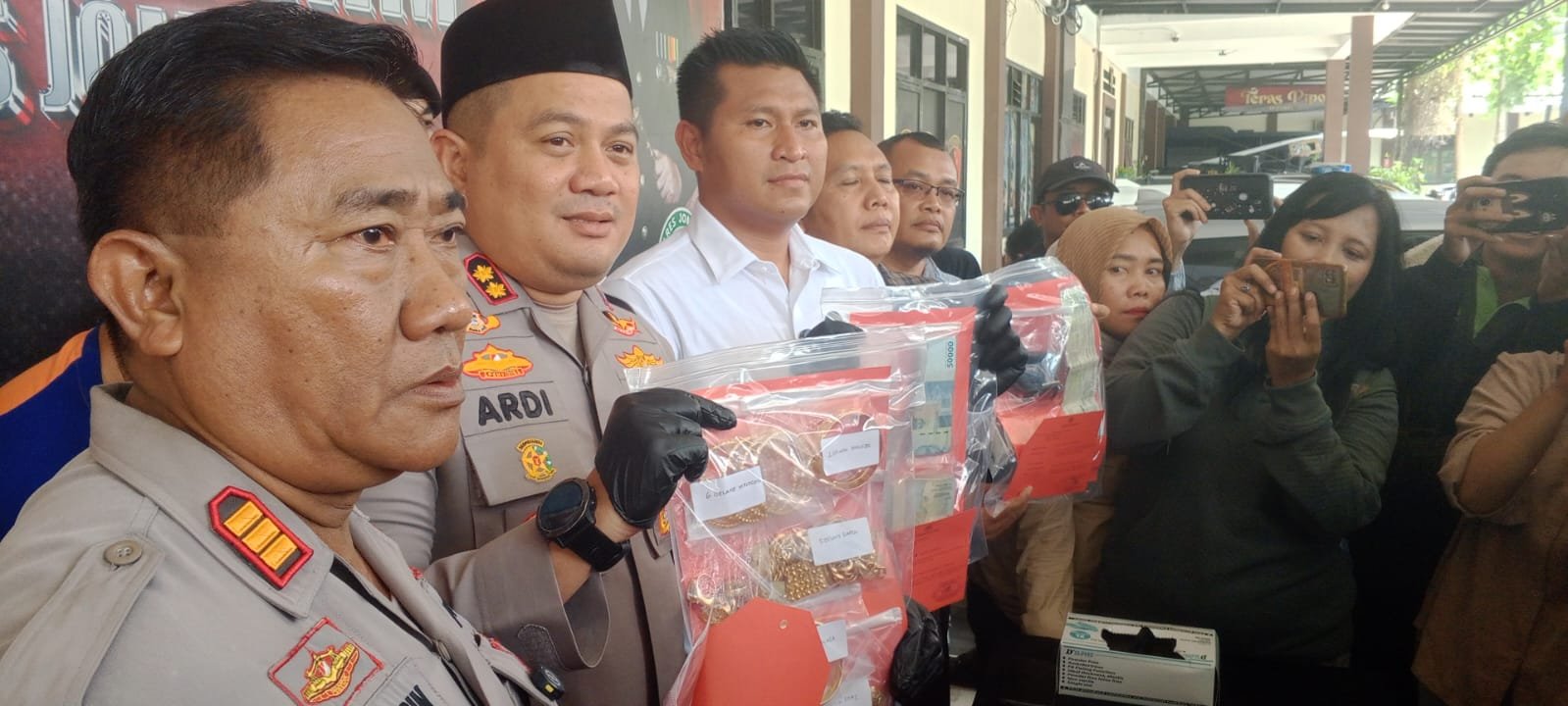 3c5fed5d b144 41e7 a4b8 ab2551419f3b