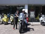Pengunjung bisa melakukan test ride kendaraan (istimewa)