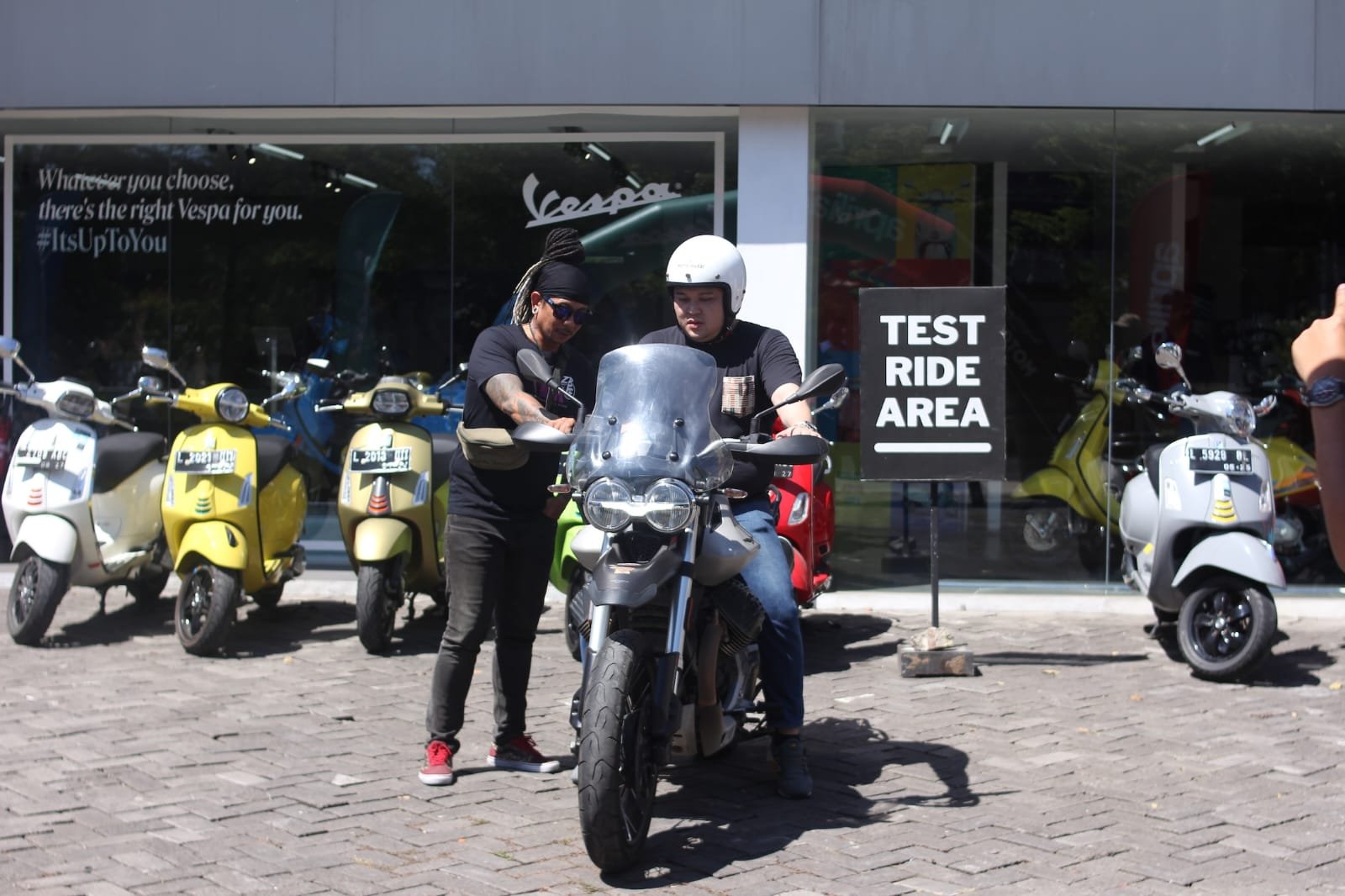 Pengunjung bisa melakukan test ride kendaraan (istimewa)