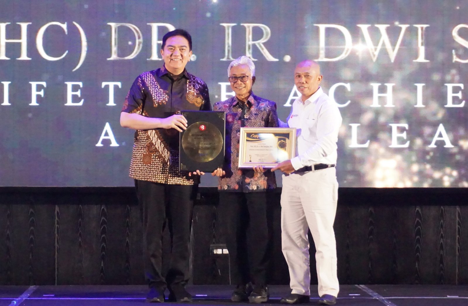 Raih Lifetime Achievement ASA 2025, Dwi Soetjipto: Never Be Pensiun 1 DS2 scaled