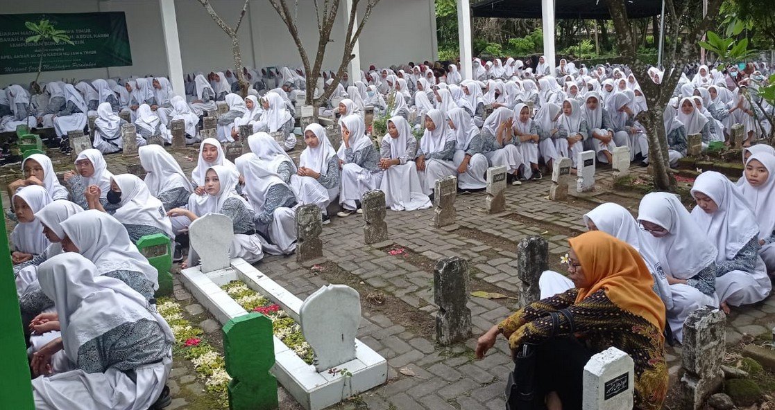 ZIARAH KH SHOLIH TSANI