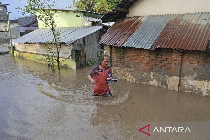 Banjir Akibat Hujan Lebat Di Mataram 060725 AS 5