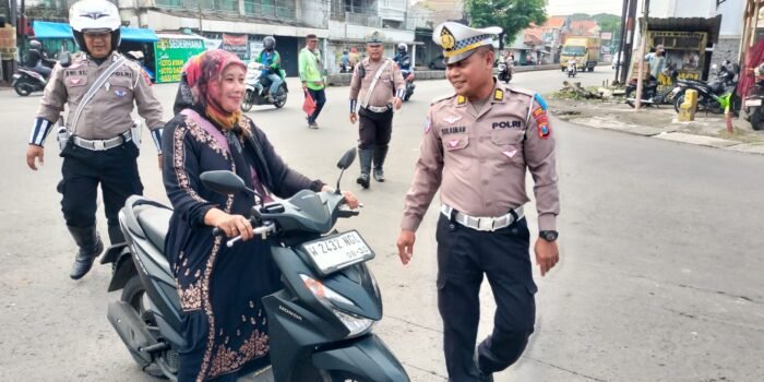 aab16c01 d753 4e37 99c8 49a43d06dc32