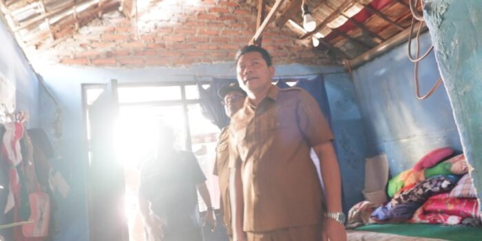 Harapan di Usia Senja, Pemkab Sidoarjo Perbaiki Rumah Lansia 81 Tahun Pencari Rongsokan 1 ca469a56 5cb2 4bb7 9257 74def558473f