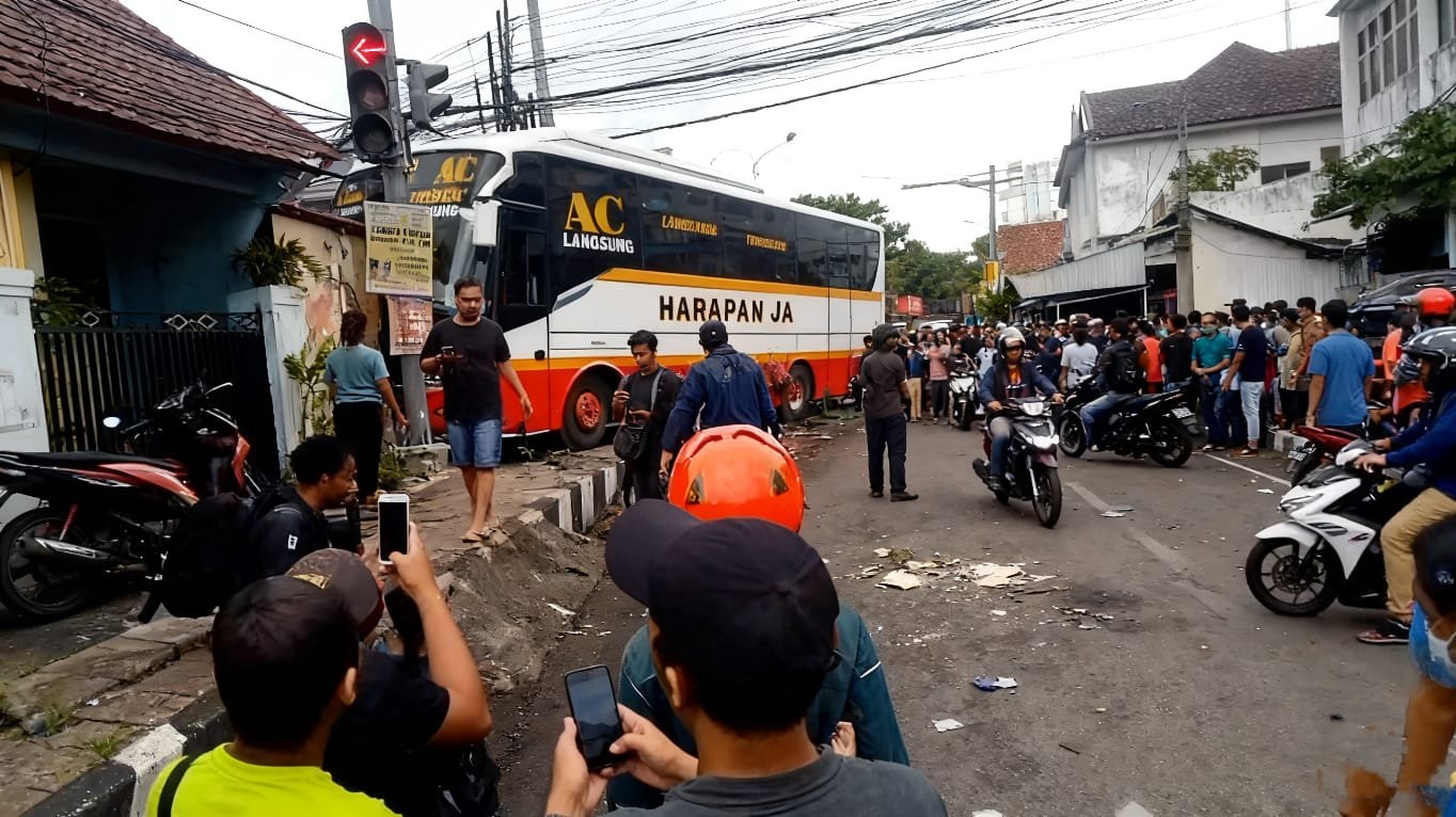 19988cf8 d8e4 4173 a2ad daedce2f441d