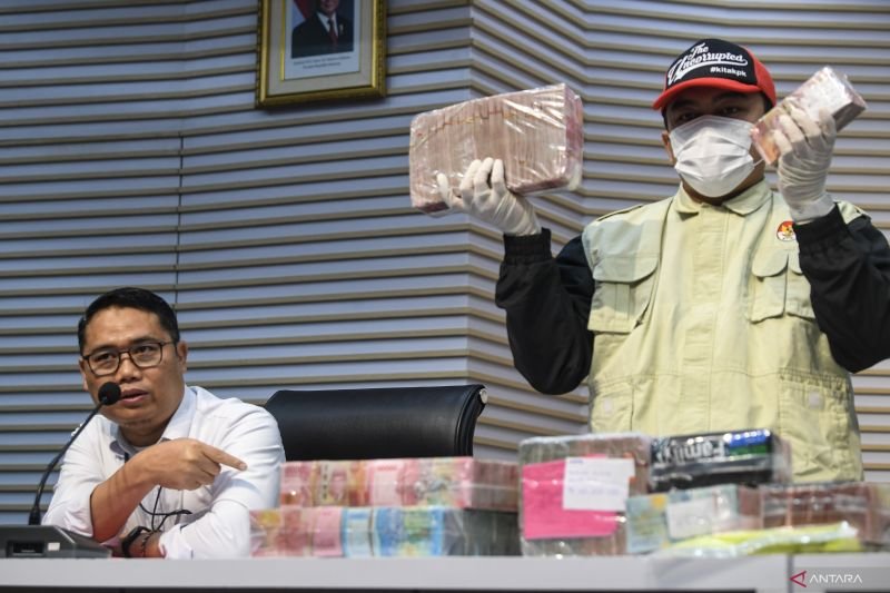 Keterangan KPK OTT Bupati Pati Walkot Madiun 200126 Adm 3