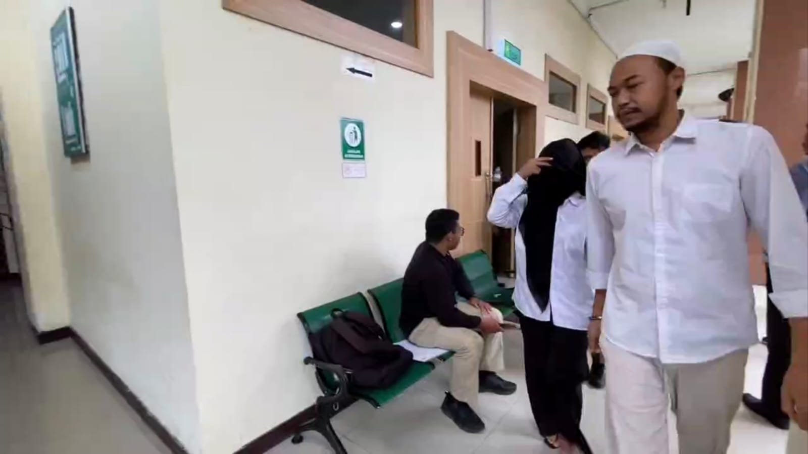 b066ca01 74cf 4730 876f c6c3a64c86df