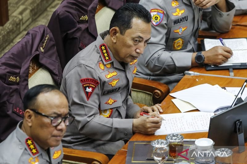 raker komisi iii dpr dengan kapolri 2714498