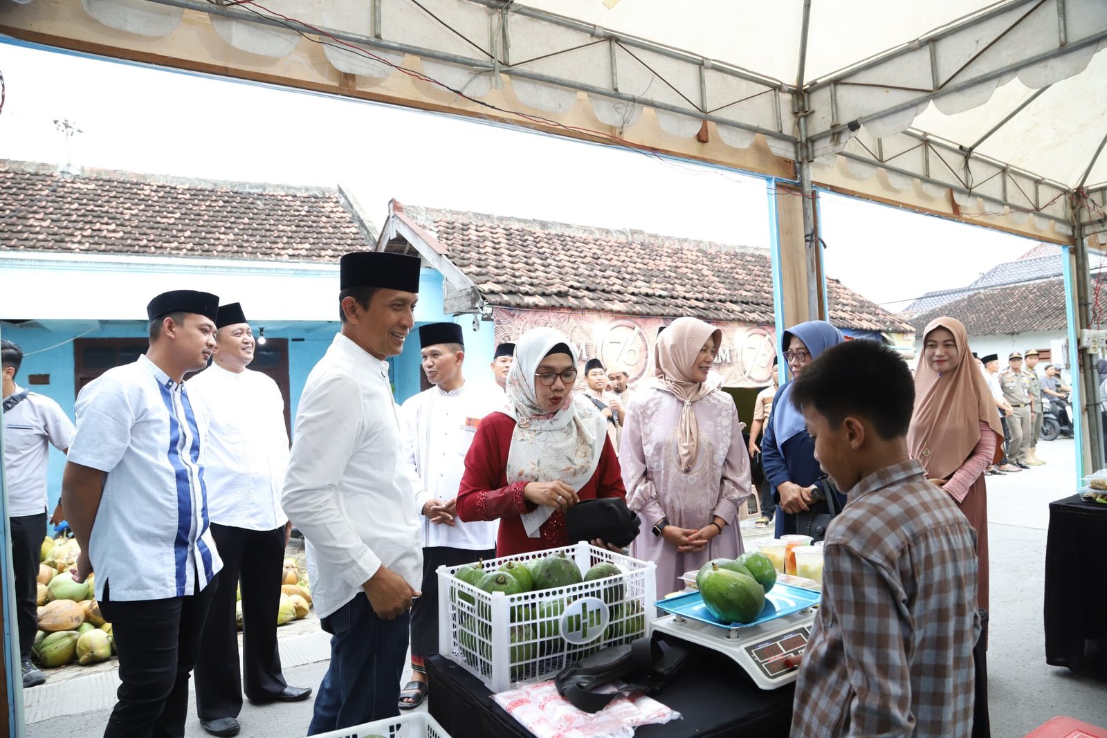 Bupati Bojonegoro Setyo Wahono tinjau Gerakan Pangan Murah di Sumberrejo