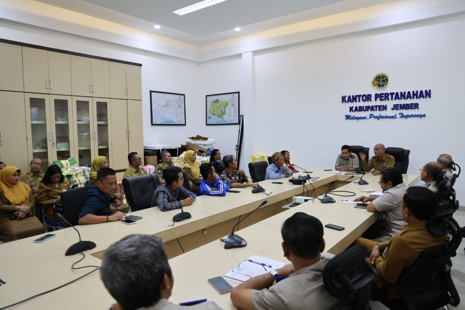 Satgas Infrastruktur Jember fasilitasi audiensi warga dan BPN cari solusi banjir