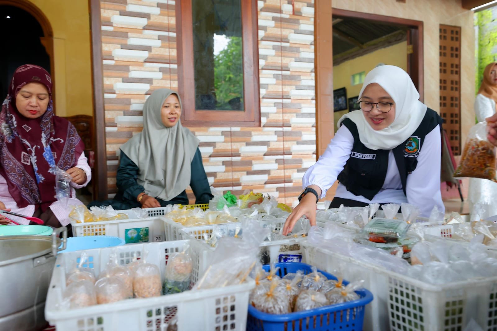 Bupati Banyuwangi Ipuk Fiestiandani fasilitasi legalitas UMKM kuliner rumahan