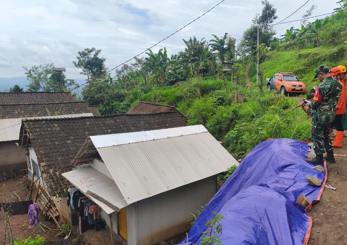 IMG-20260226-WA0008 Longsor di Dusun Pakel Jember, akses jalan terputus untuk kendaraan roda empat