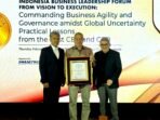 Presdir JNE Mohamad Feriadi Soeprapto raih Indonesia Best CEO 2025 dari SWA