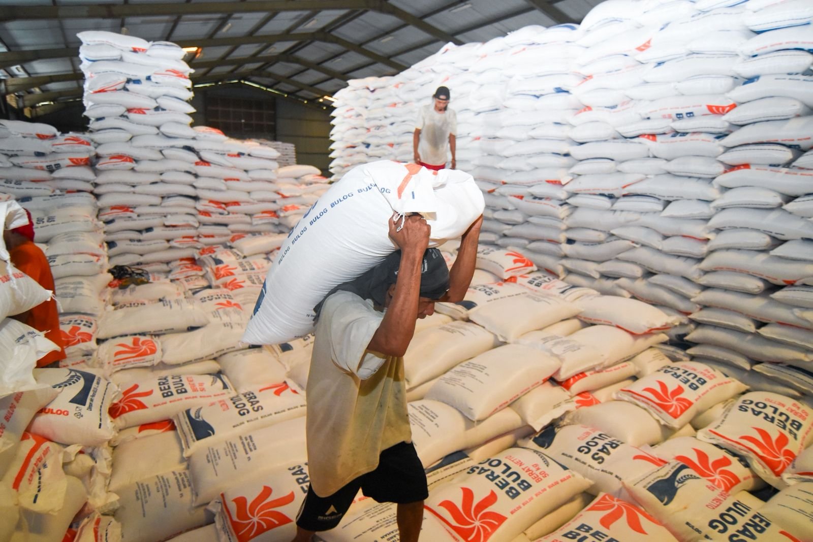 Stok beras Bulog Banyuwangi tembus 100 ribu ton, aman selama Ramadan