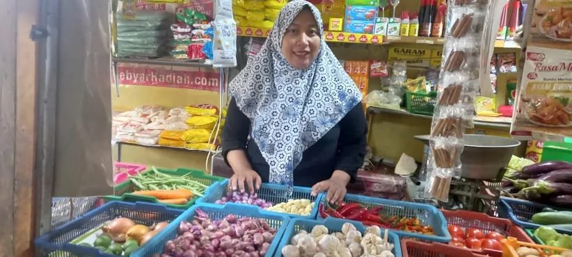 Harga cabai, ayam, telur di Pasar Soponyono Surabaya mulai turun