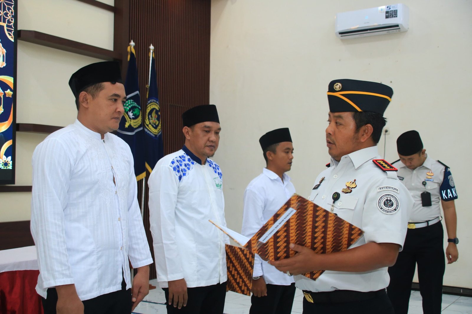 Penyerahan remisi kepada WBP Lapas Banyuwangi